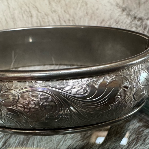 Vintage Ornate Bracelet - Picture 3 of 5